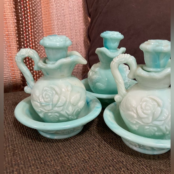 SOLD LCL // Avon Floral Wash Basin and Pitcher Collectible Beauty Vintage Bottle - Picture 2 of 10